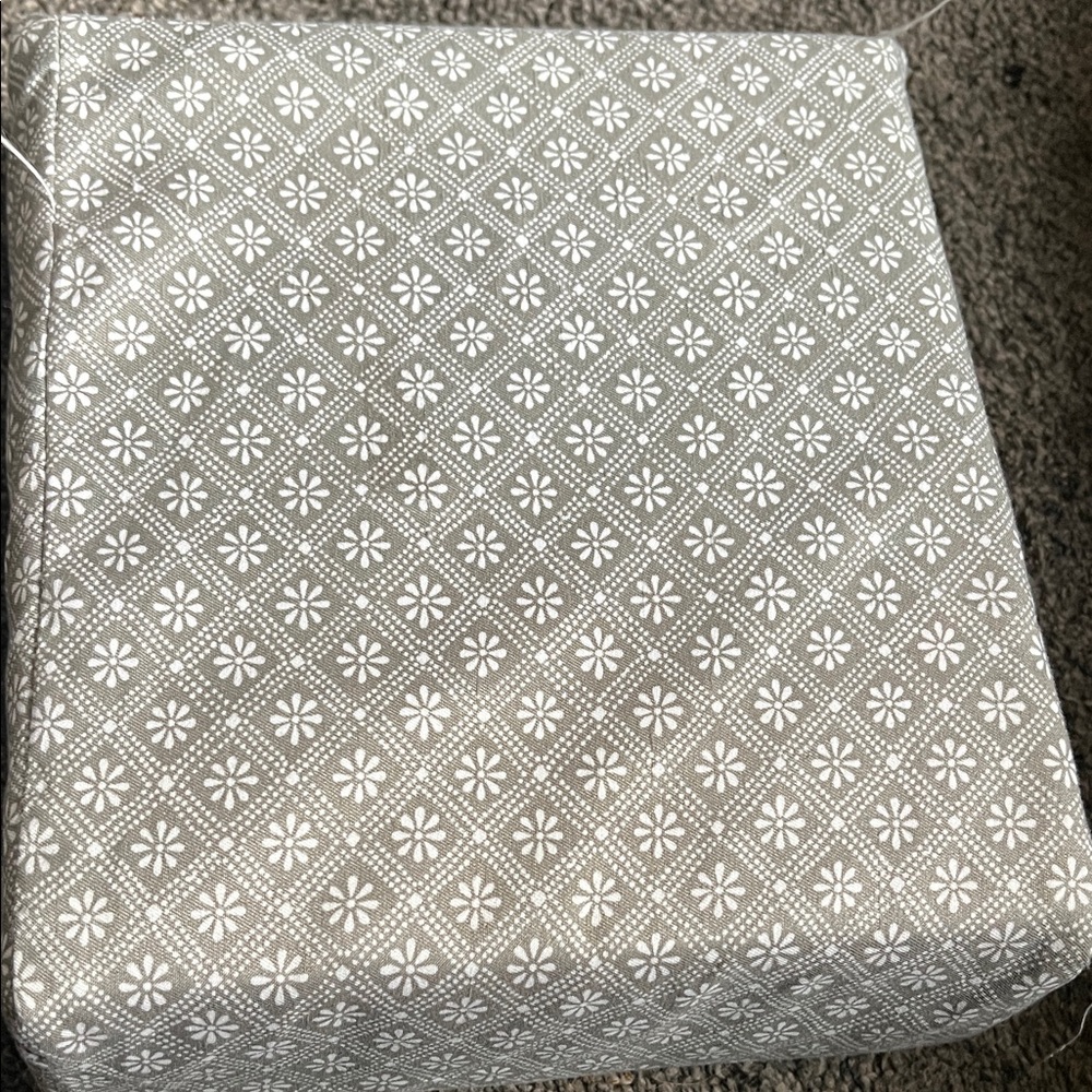 Cuddl Duds Green and White Patterned Bedding Sheets